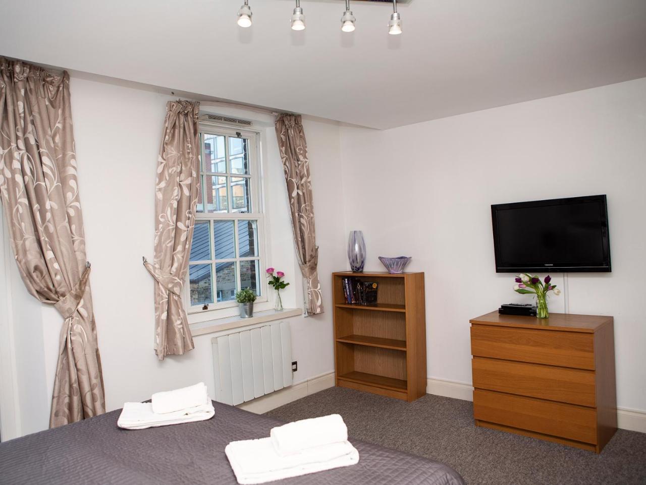 Appartamento 3, Trafalgar Sq Duplex, 3rd & 4th Floor By Indigo Flats Londra